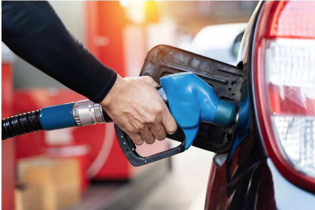 Preço dos combustíveis: como a guerra e a alta do petróleo impactam o Brasil.