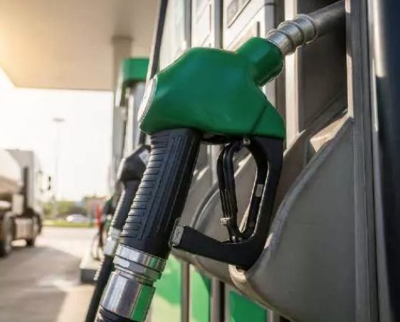 Por trás da bomba de combustível, uma operação logística que percorre 1 bilhão de quilômetros por ano.